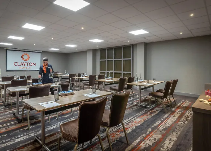 クレイトン ボールズブリッジ